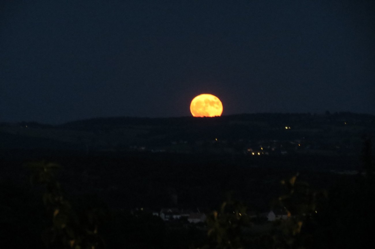 Région du Creusot Quand la lune se lève