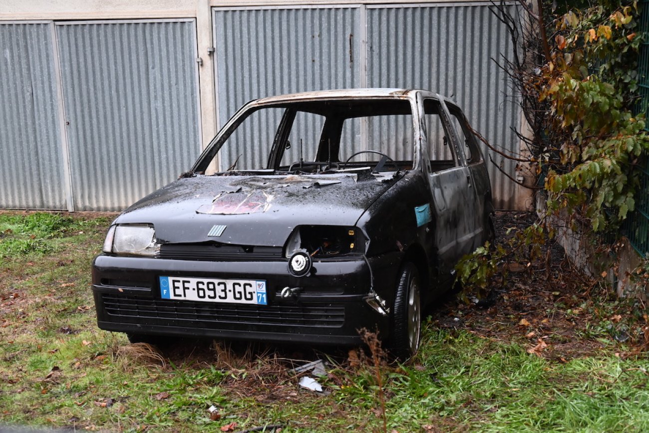 Le Creusot Une Voiture Incendi E Et De Petits Feux Jeudi Soir