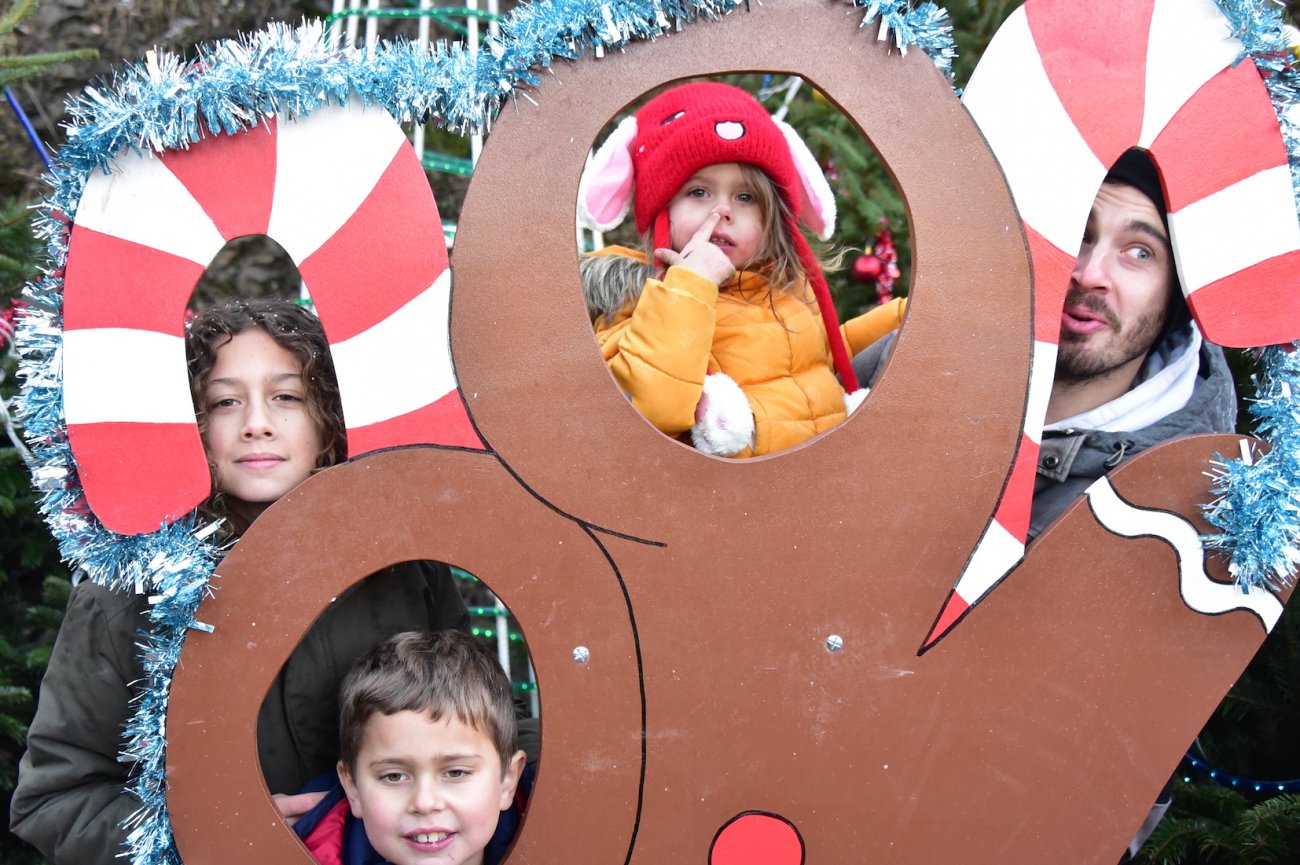 Baker Ross FC194 Kit De Decoration Enfant En Perles En Bois De Noel - Lot De 6, Decoration Pour Les Enfants à Colorier Et Décorer, Loisirs Creatifs Enfant, Activites Manuelles Pour Enfants