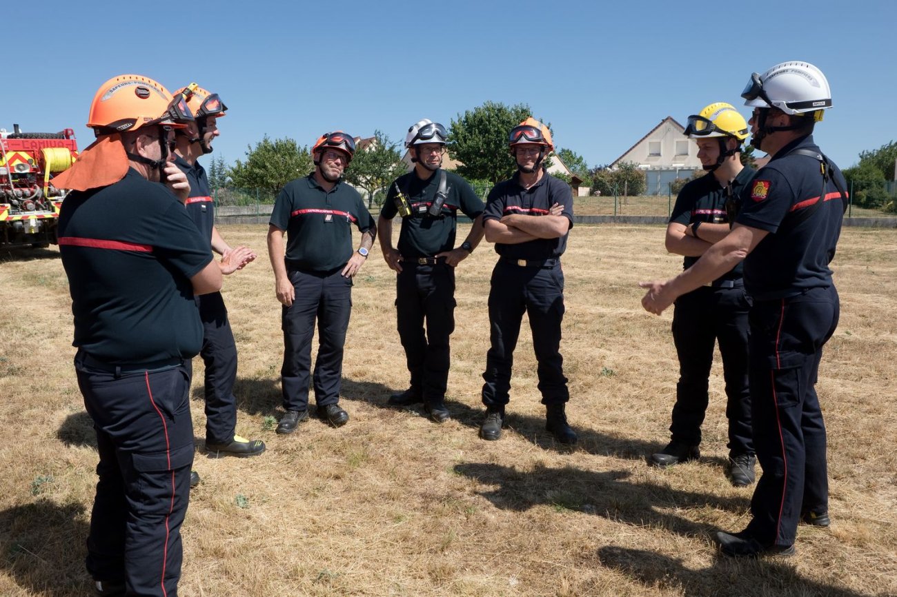 Volnay Simulation Dun Feu De Forêt Près De Pavillons Infos Dijon