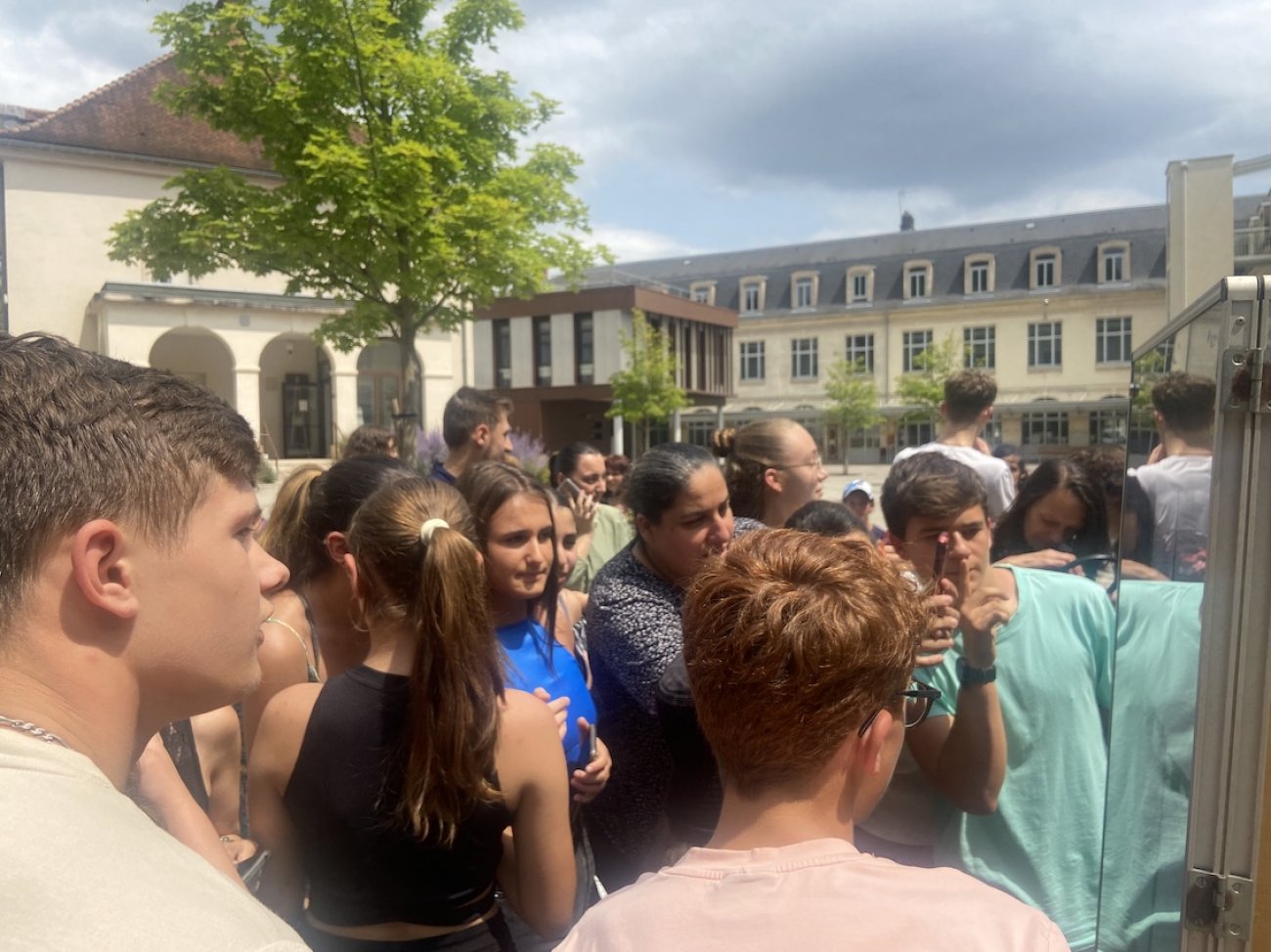 LE CREUSOT Collège Centre Du bonheur dans les yeux à l annonce des