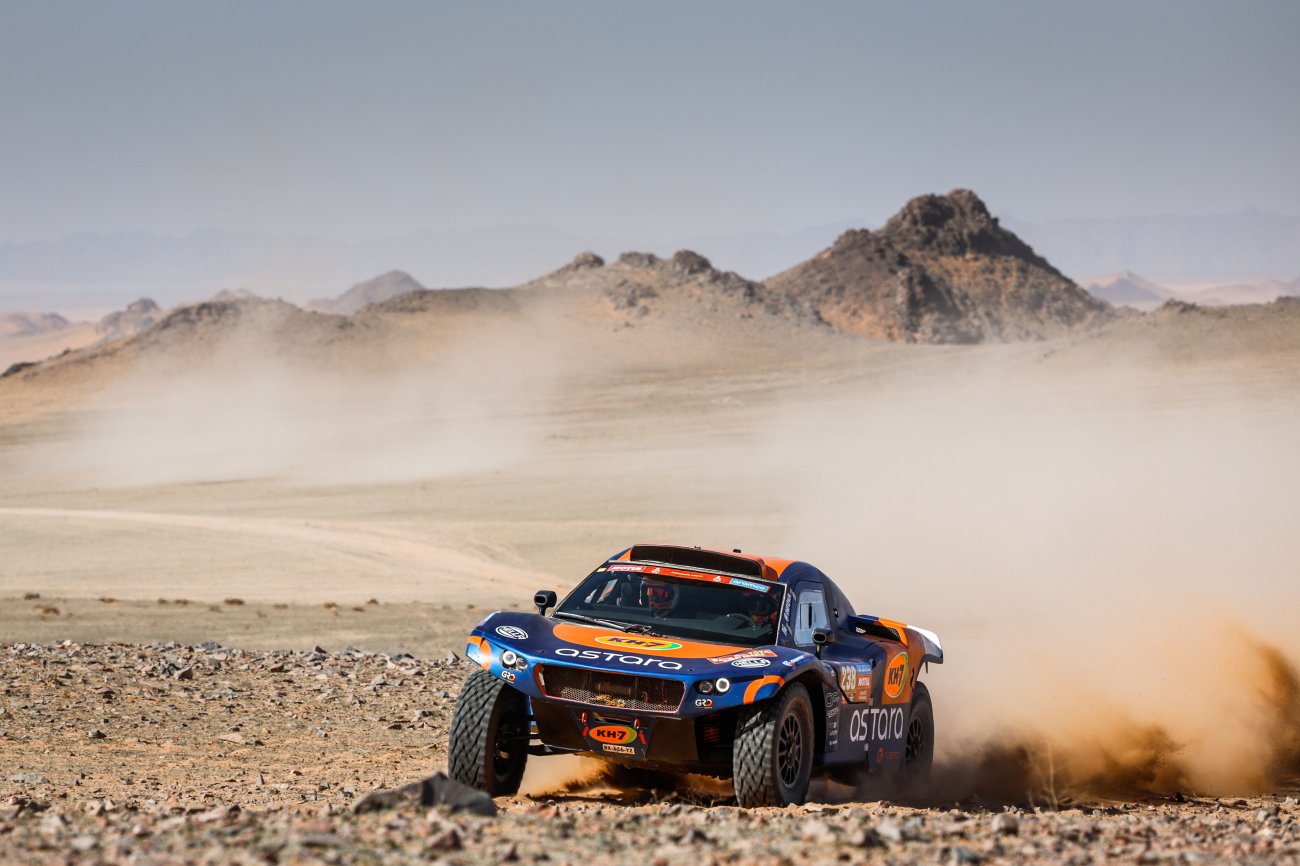 Dakar 9ème étape Sébastien Loeb Remonte Sur Carlos Sainz Mais Il Va Devoir Faire Beaucoup 