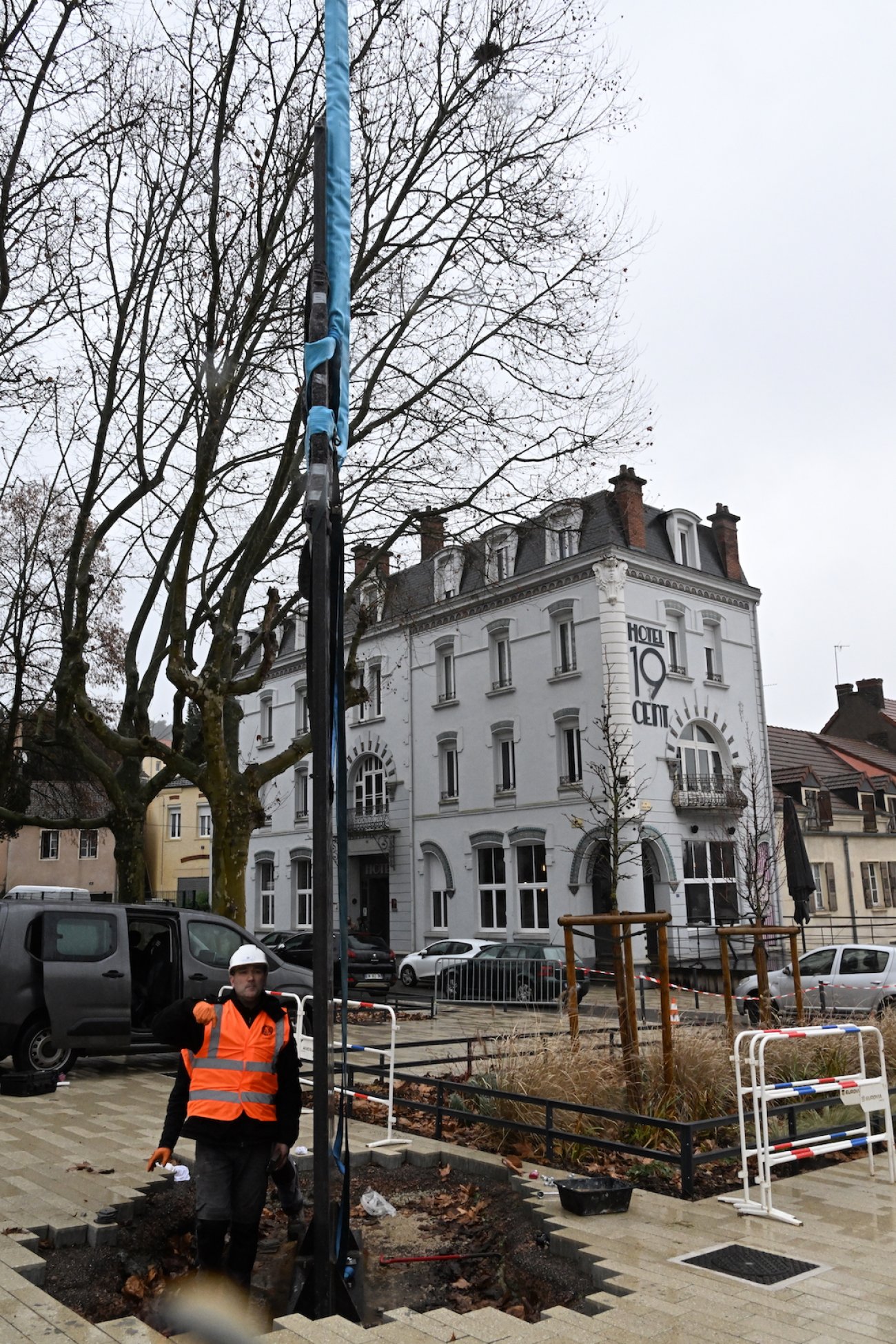 Le Creusot Lœuvre Monumentale De Michel Granger A été Installée Creusot Infos 