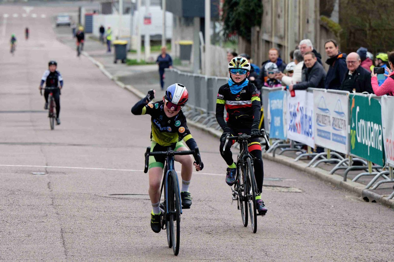 Cyclisme Jean Chaussivert remporte, au sprint, le Grand prix de la