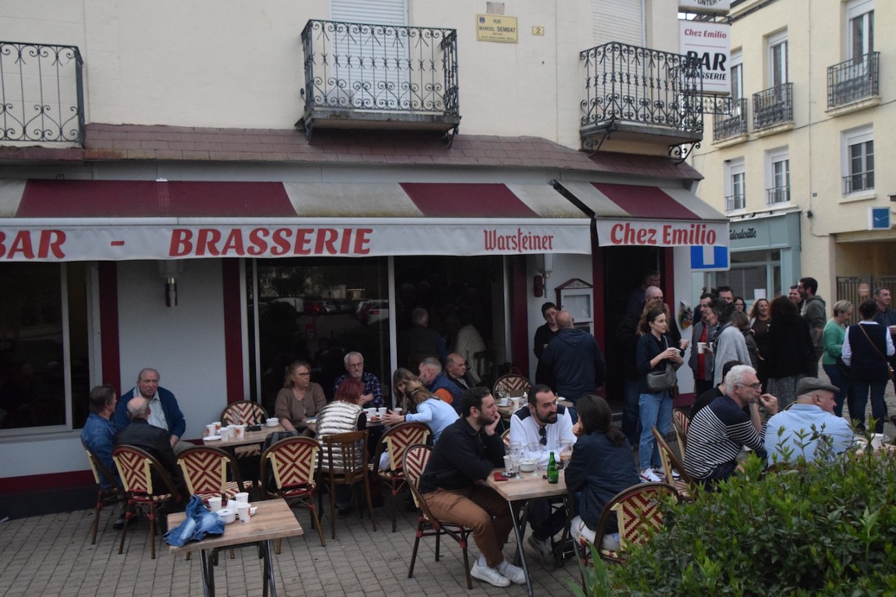 LE CREUSOT : Le bar de la place Schneider "Chez Emilio" a fêté ses 45