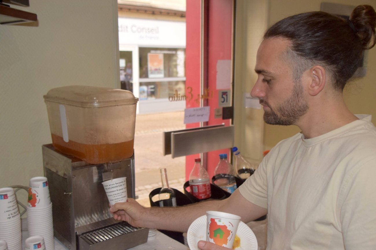LE CREUSOT : Le bar de la place Schneider "Chez Emilio" a fêté ses 45