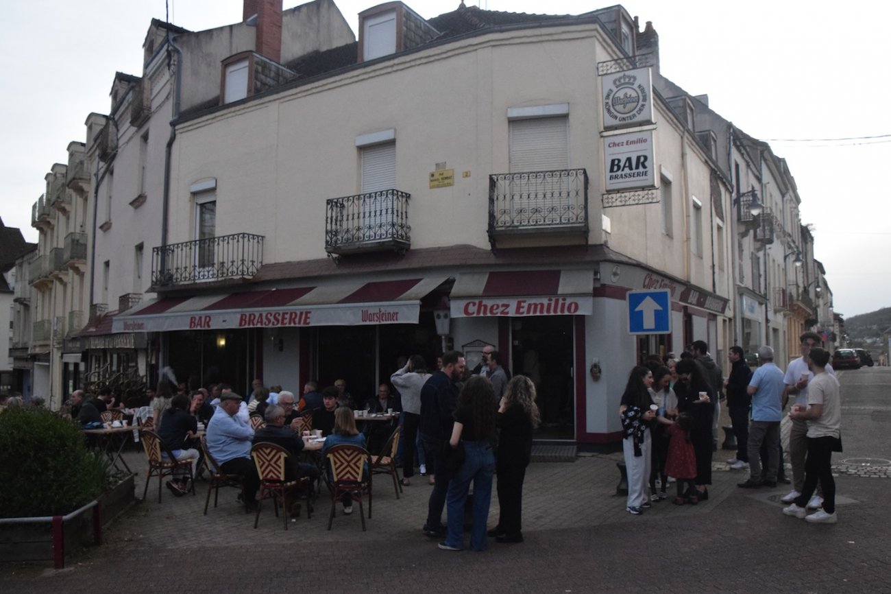LE CREUSOT : Le bar de la place Schneider "Chez Emilio" a fêté ses 45