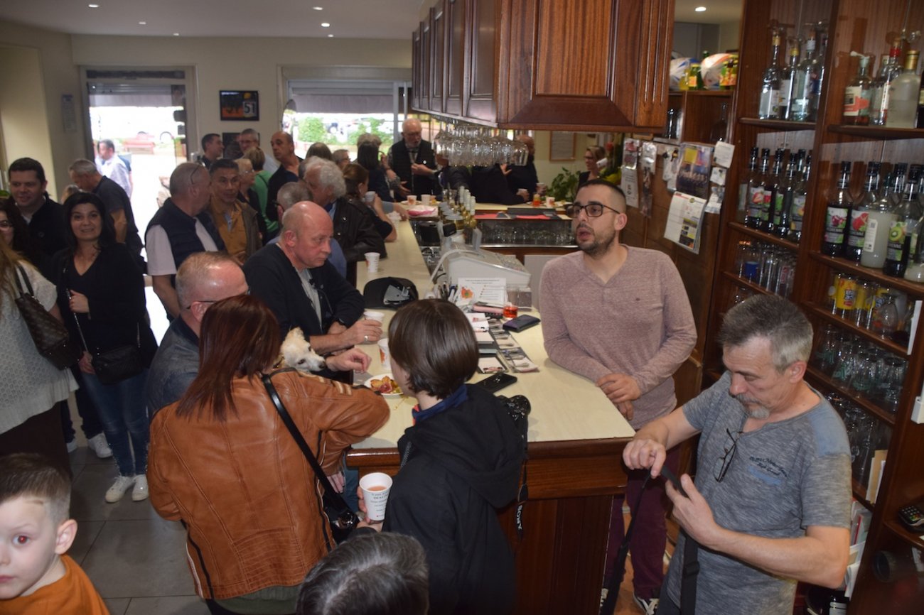 LE CREUSOT : Le bar de la place Schneider "Chez Emilio" a fêté ses 45