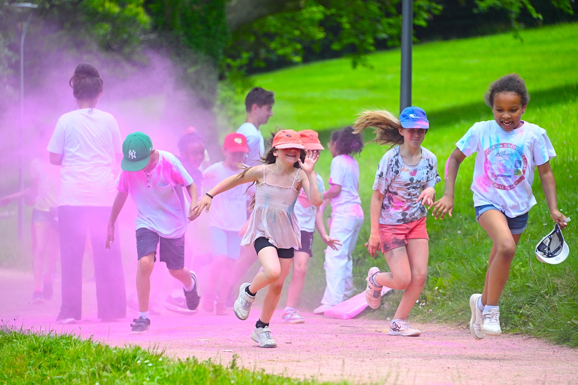 LE CREUSOT Une tempête de couleurs s est abattue sur les enfants du