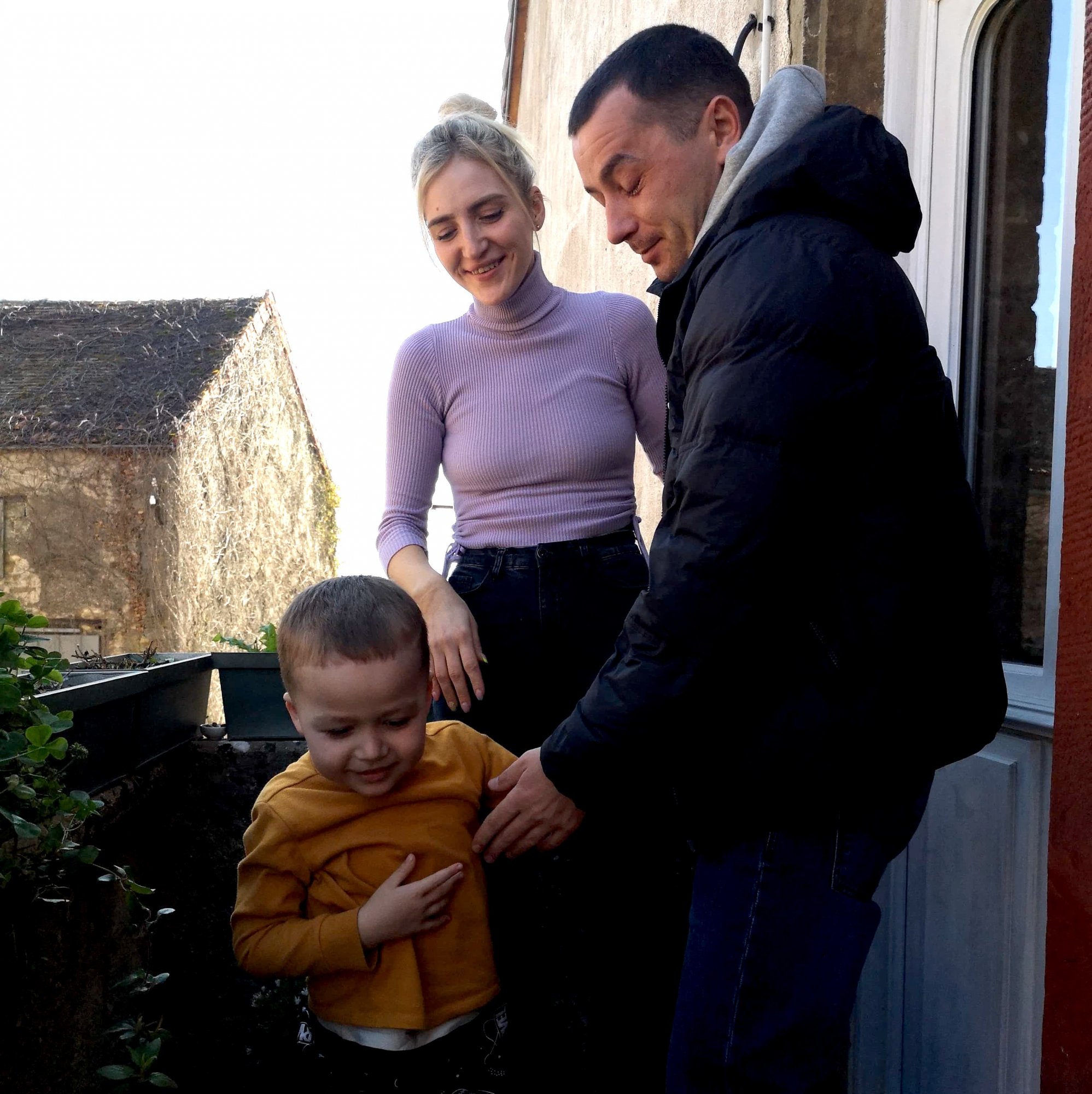 AUTUN: Po przybyciu z pierwszą ukraińską rodziną Jurij odnalazł żonę i syna