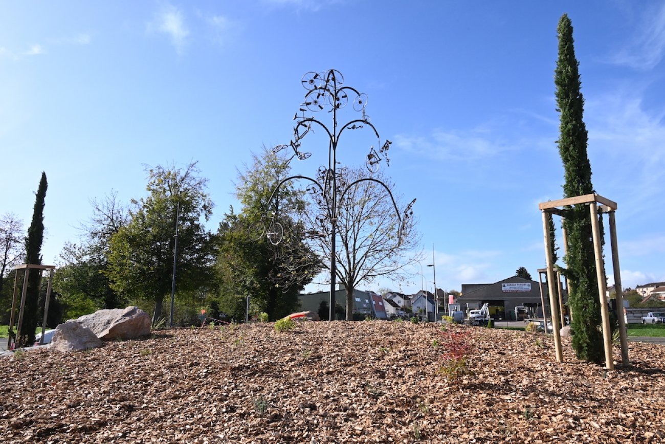 Tour En Rond LE CREUSOT : Un nouveau rond-point pour les vélos… en attendant le ...