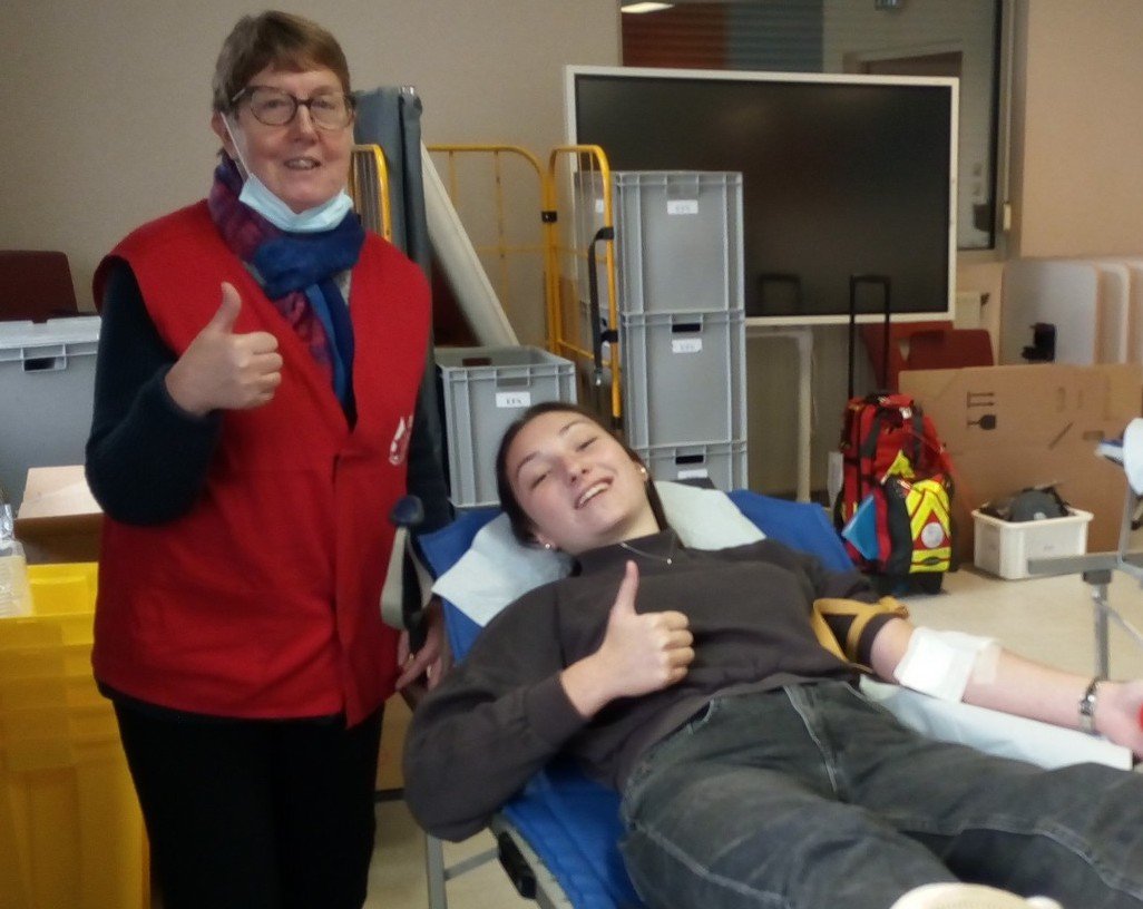 IUT du Creusot: On her 18th birthday, Calista donated her blood for the first time