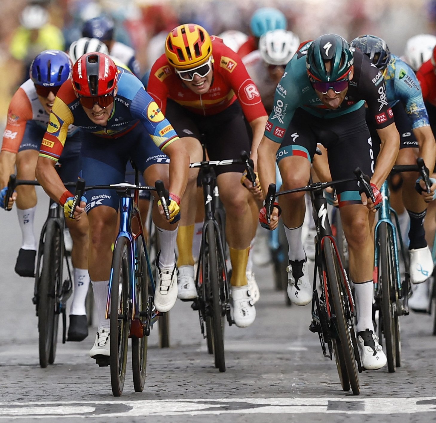 Tour de France (21ème étape) Jordi Meeus surprend tout le monde en s’imposant sur les Champs