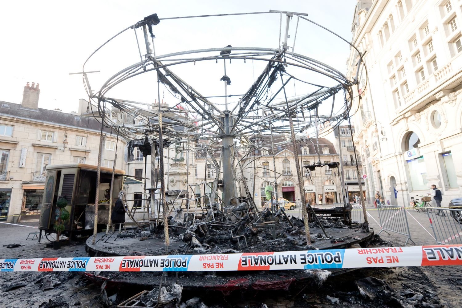 DIJON L'émotion et l'enquête après l'incendie du Carrousel «Gustave