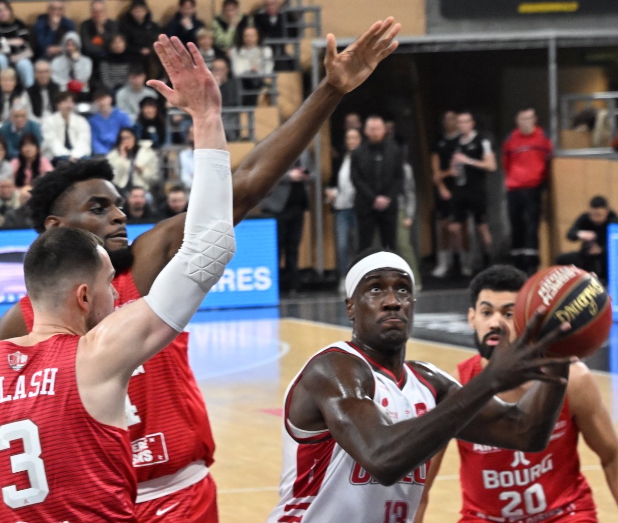 BASKET (Betclic Elite) : La J.L. Bourg En Bresse Trop Forte Pour L’Elan ...