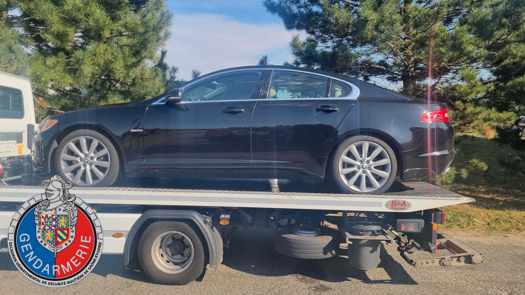 SAÔNE-ET-LOIRE : A plus de 200km/h sur une route limitée à 110, le pilote suisse de la Jaguar est rentré bredouille